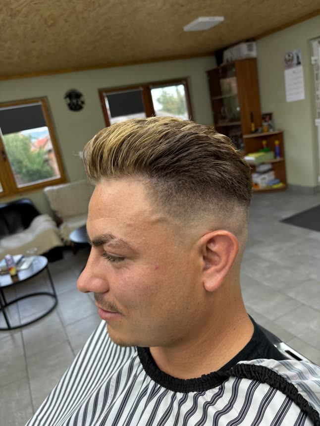 Pompadour fade-del