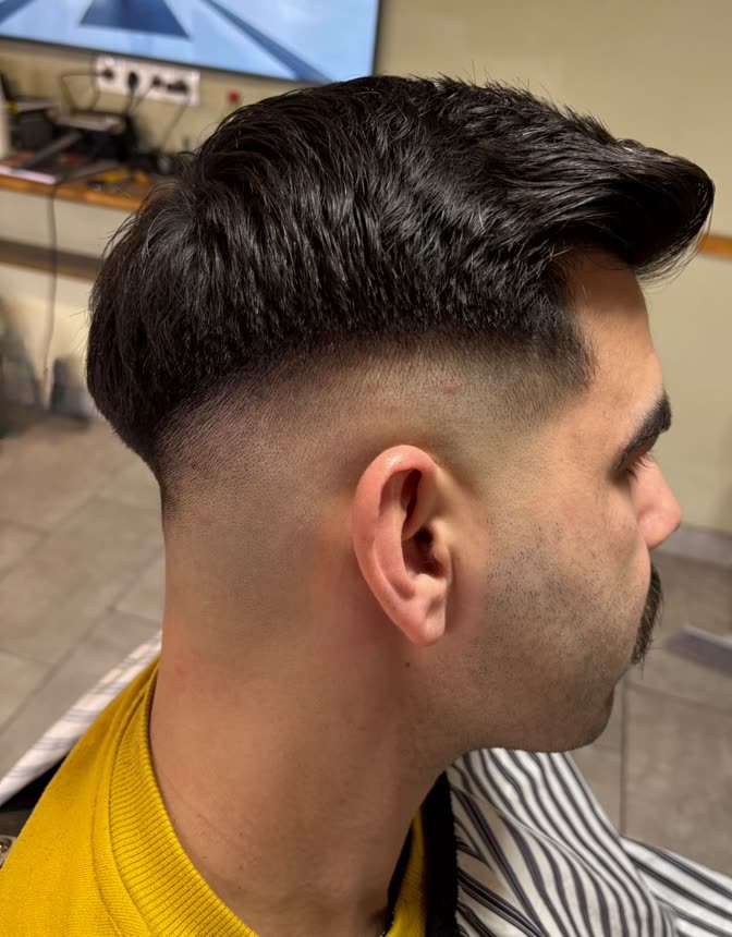 Textúrált quiff, taper fade